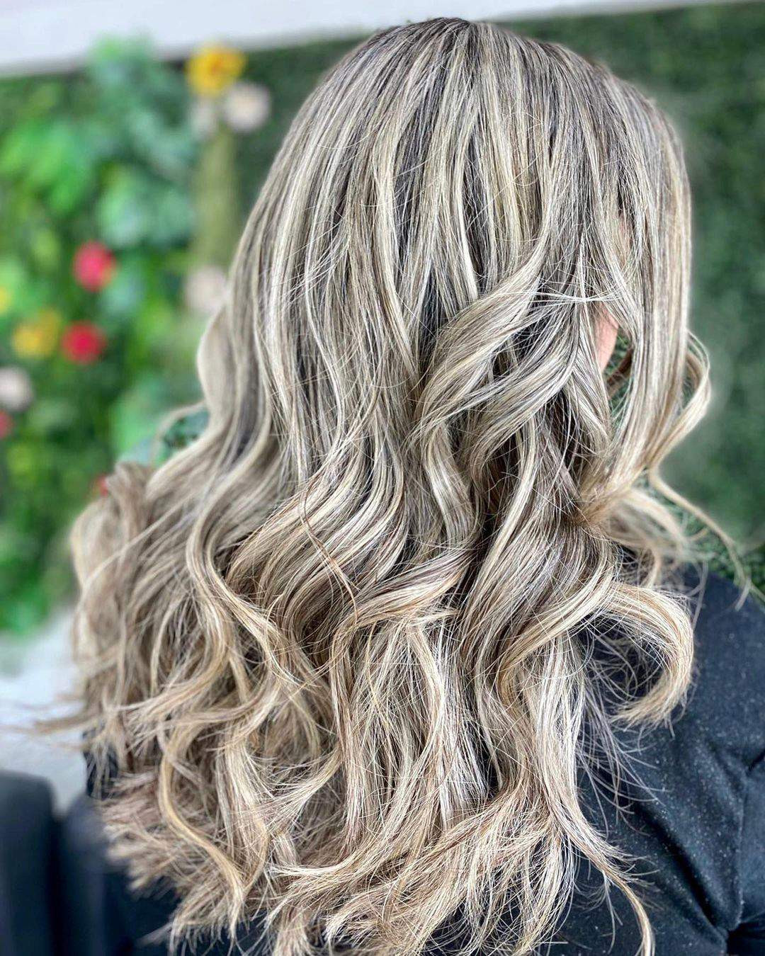 Collarbone Ash Blonde With Cool Toned Highlights Collarbone Ash Blonde With Cool Toned Highlights — Clean Girl Hair Color 2027