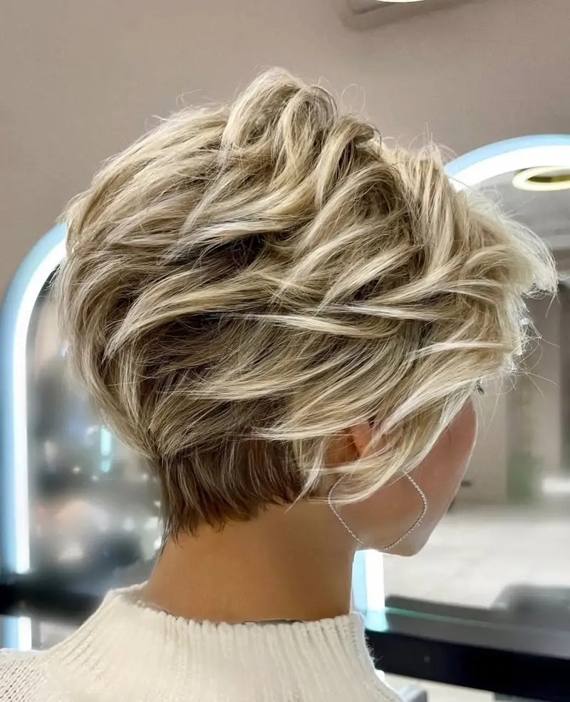 Tousled Wavy Pixie With Blonde Balayage Tousled Wavy Pixie With Blonde Balayage — Balayage Pixie 2027