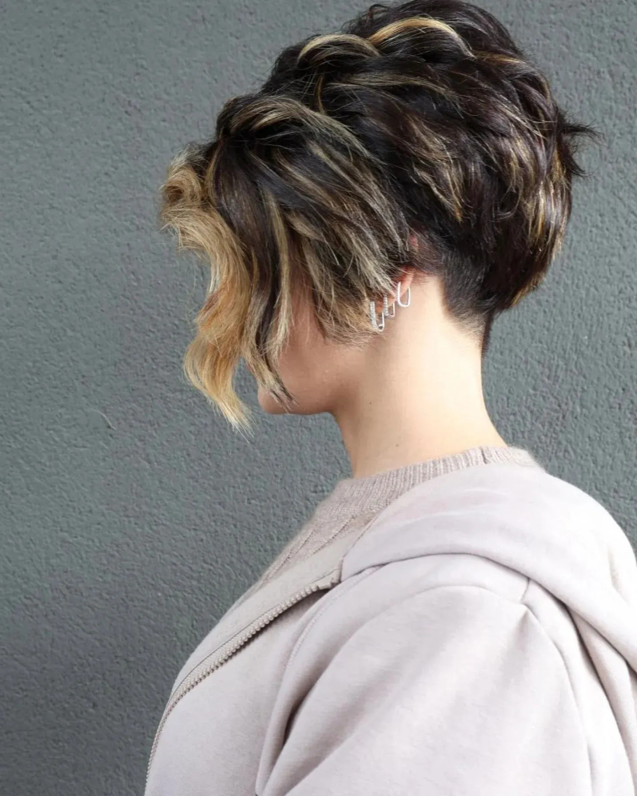 Dark Brown Pixie With Bold Blonde Balayage Dark Brown Pixie With Bold Blonde Balayage — Balayage Pixie 2027