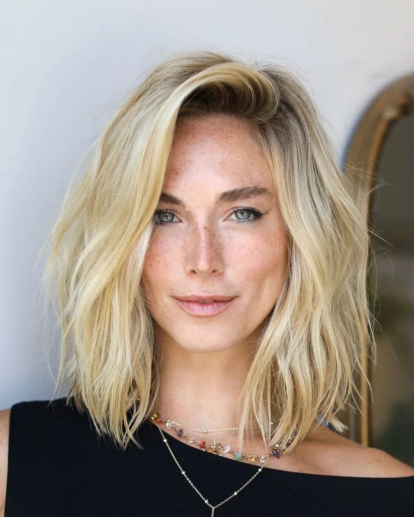 Effortless Medium Blonde Lob With Highlights Effortless Medium Blonde Lob With Highlights — Medium Blonde Hair 2027