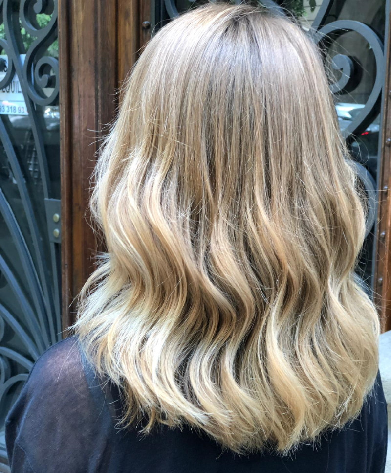 Fine Wavy Lob With Lived-In Balayage Fine Wavy Lob With Lived-In Balayage — Medium Blonde Hair 2027