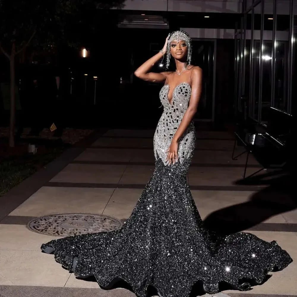 Black sequined halter neck mermaid gown with train Black sequined halter neck mermaid gown with train — Mermaid Quinceanera Dress 2027