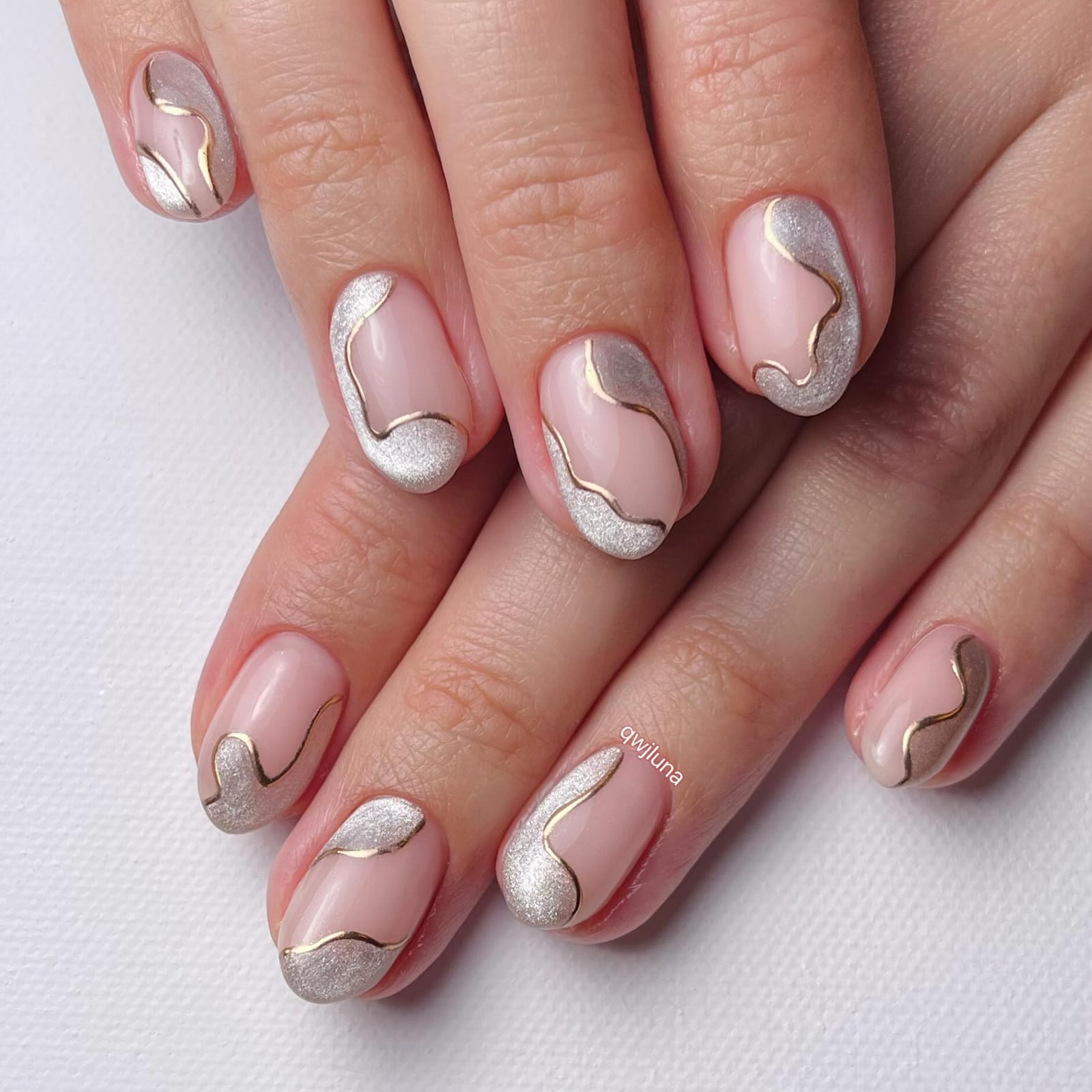 Short Oval Pale Pink Gold Silver Abstract Short Oval Pale Pink Gold Silver Abstract — Muted Metallic Nails 2027