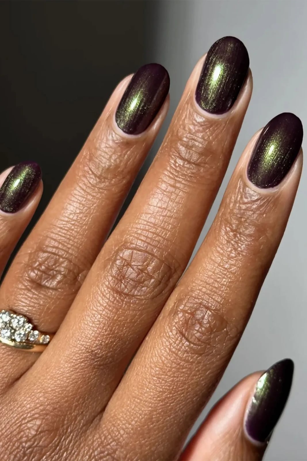 Short Oval Duochrome Plum Green Gold Shift Short Oval Duochrome Plum Green Gold Shift — Muted Metallic Nails 2027