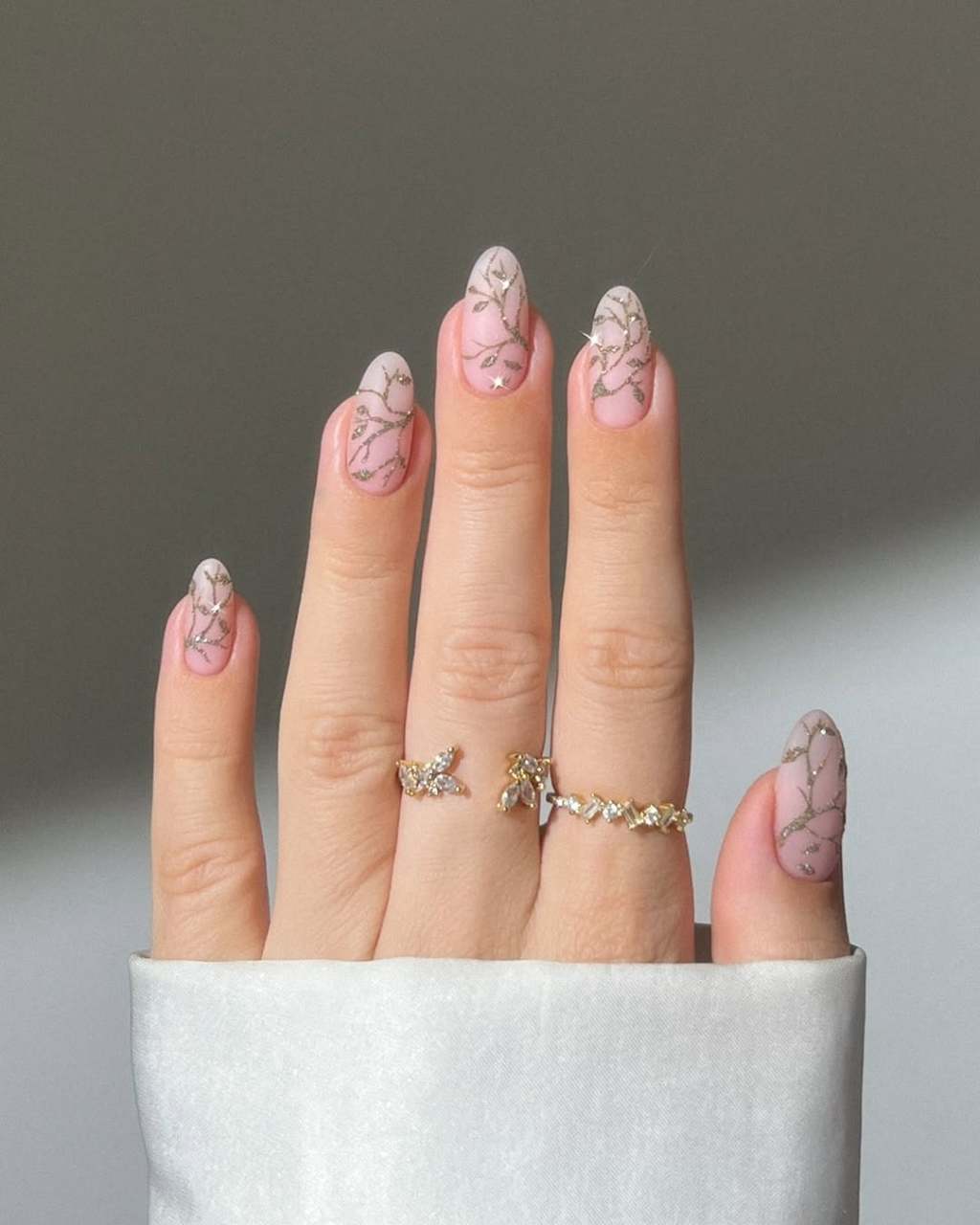 Medium Oval Sheer Pink Gold Vine Art Medium Oval Sheer Pink Gold Vine Art — Nails 2027 for Fat Fingers