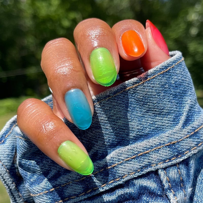 Oval Medium Neon Jelly Gradient Nails Oval Medium Neon Jelly Gradient Nails — Neon Oval Nails 2027