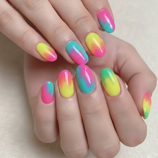 Medium Oval Neon Yellow Green Ombre White Edge Medium Oval Neon Yellow Green Ombre White Edge — Neon Oval Nails 2027
