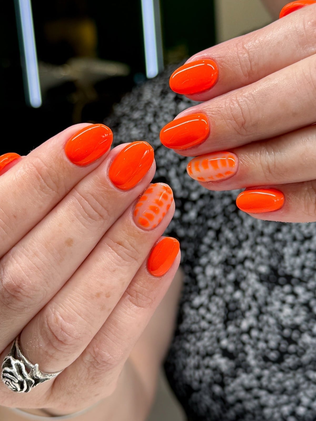 Medium Oval Glossy Neon Orange Pattern Accent Medium Oval Glossy Neon Orange Pattern Accent — Neon Oval Nails 2027