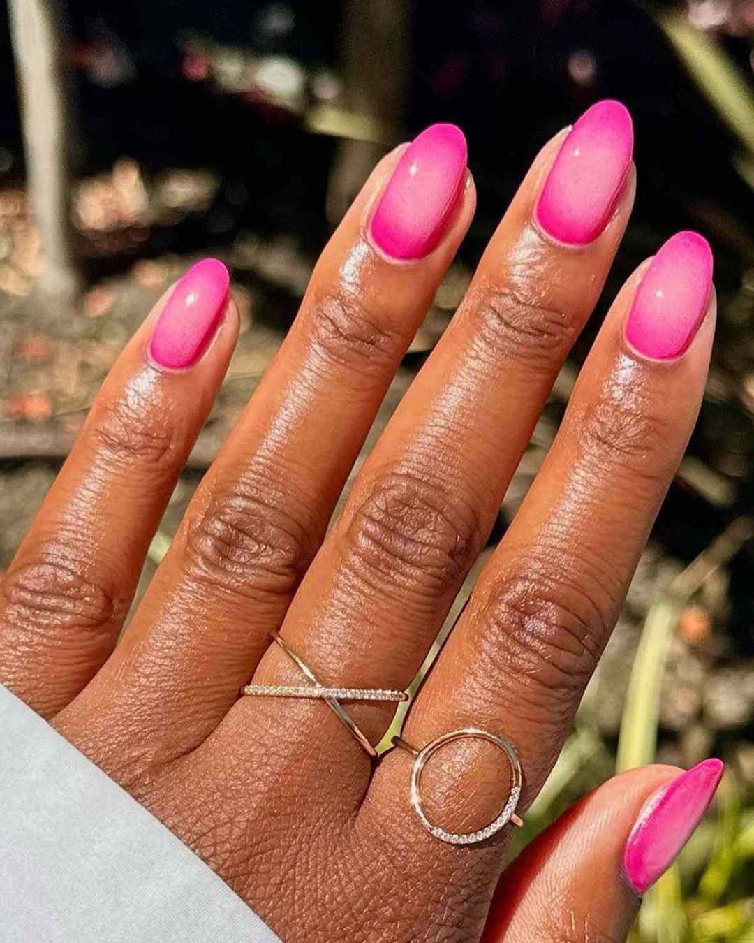 Glossy Neon Pink to Light Pink Ombre Oval Nails Glossy Neon Pink to Light Pink Ombre Oval Nails — Neon Pink Nails 2027