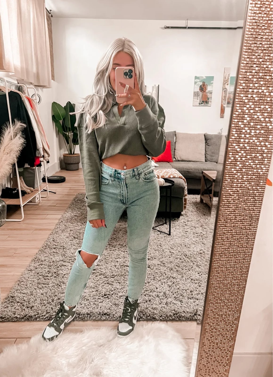 Olive Green Cropped Shirt with Skinny Jeans and Green Dunks Olive Green Cropped Shirt with Skinny Jeans and Green Dunks — Nike Dunk Outfits 2027