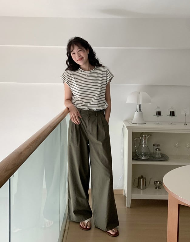 Olive Green Pants Pleated Front Casual, Flat Sandals Olive Green Pants Pleated Front Casual, Flat Sandals — Olive Green Wide Leg Pants Outfits 2027