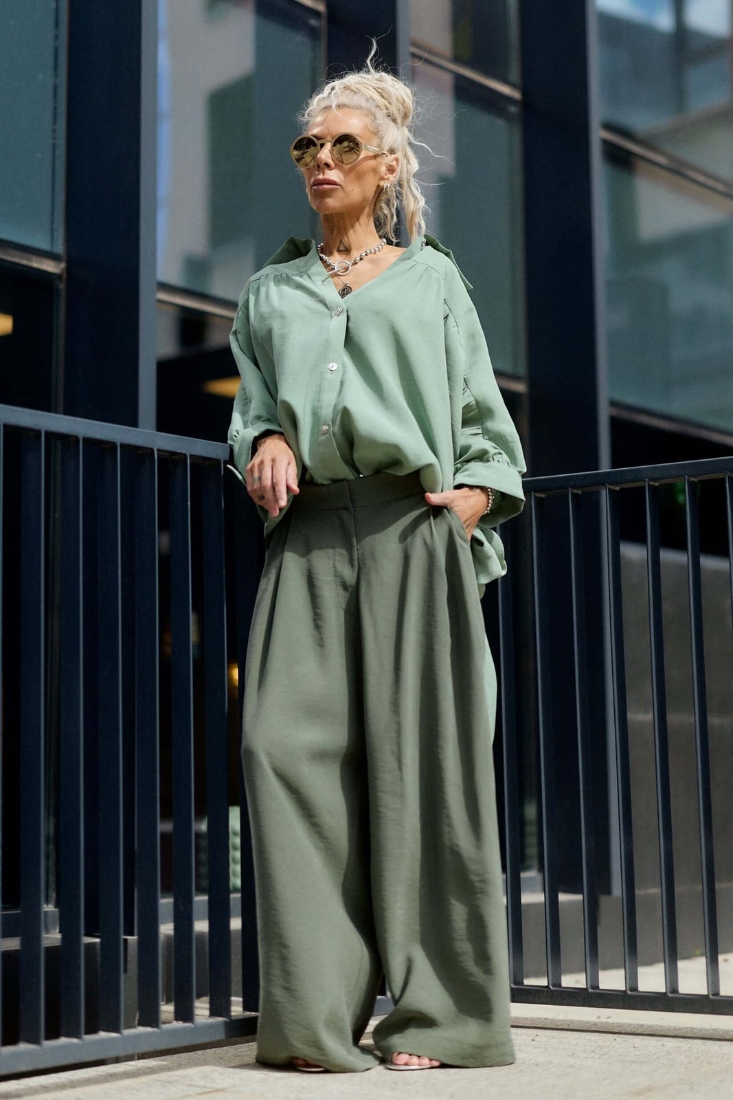 Monochromatic Olive Green Palazzo Pants Outfit Monochromatic Olive Green Palazzo Pants Outfit — Olive Green Wide Leg Pants Outfits 2027