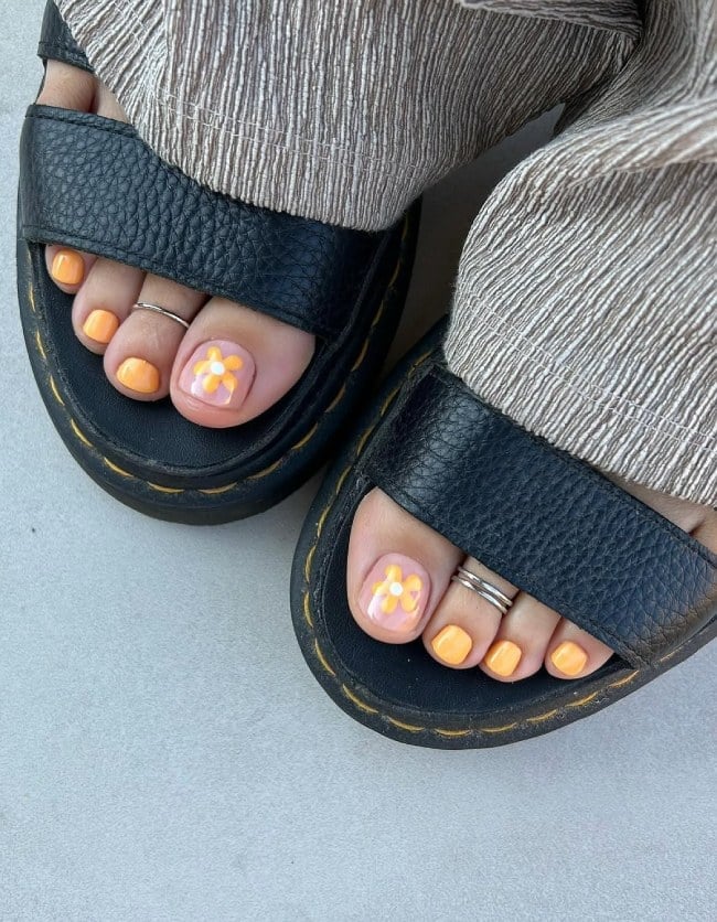 Pastel Yellow and Orange Flower Motif Toenails Pastel Yellow and Orange Flower Motif Toenails — Orange Toe Nails 2027