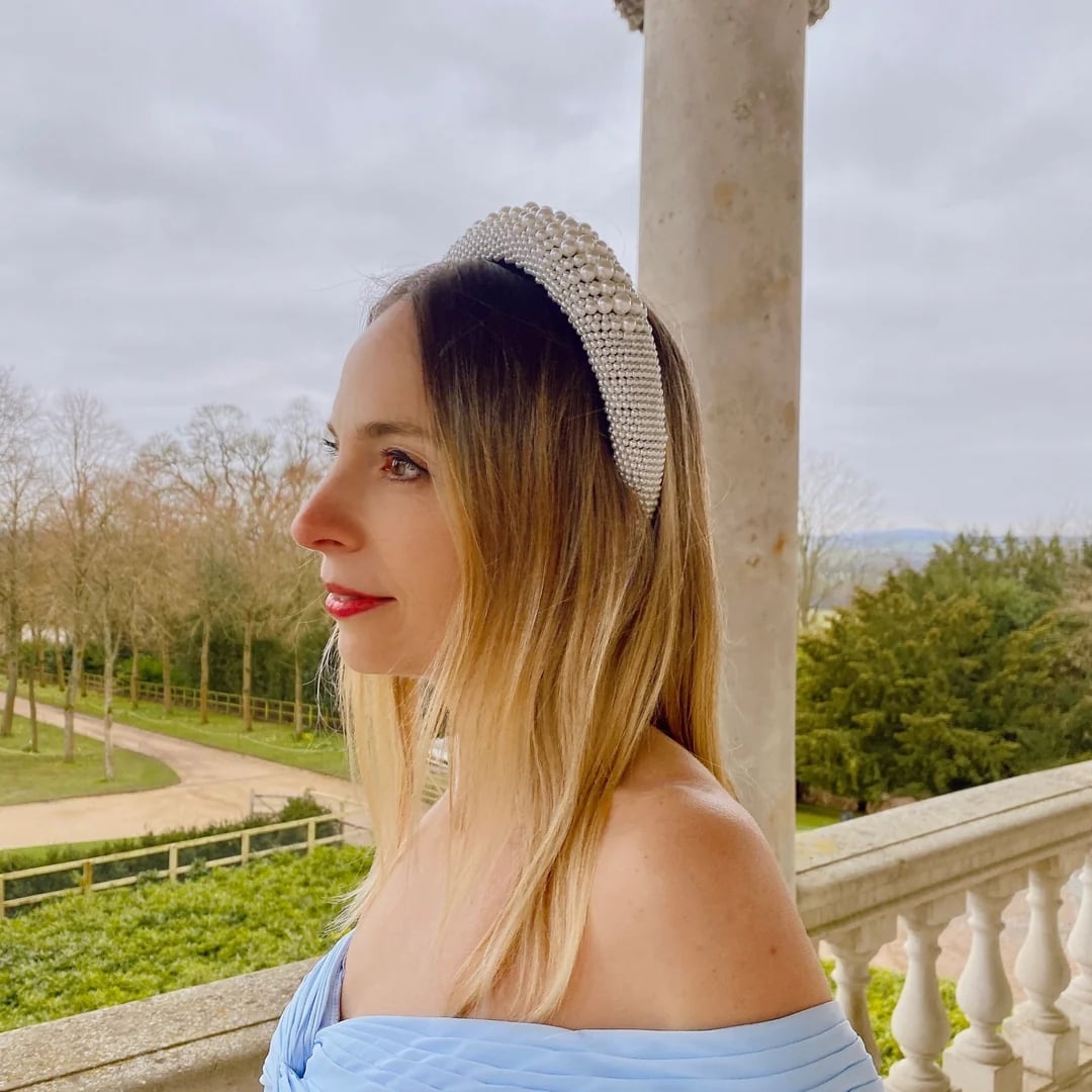 Blonde Collarbone Hair With Pearl Headband Blonde Collarbone Hair With Pearl Headband — Padded Headband Hairstyles 2027