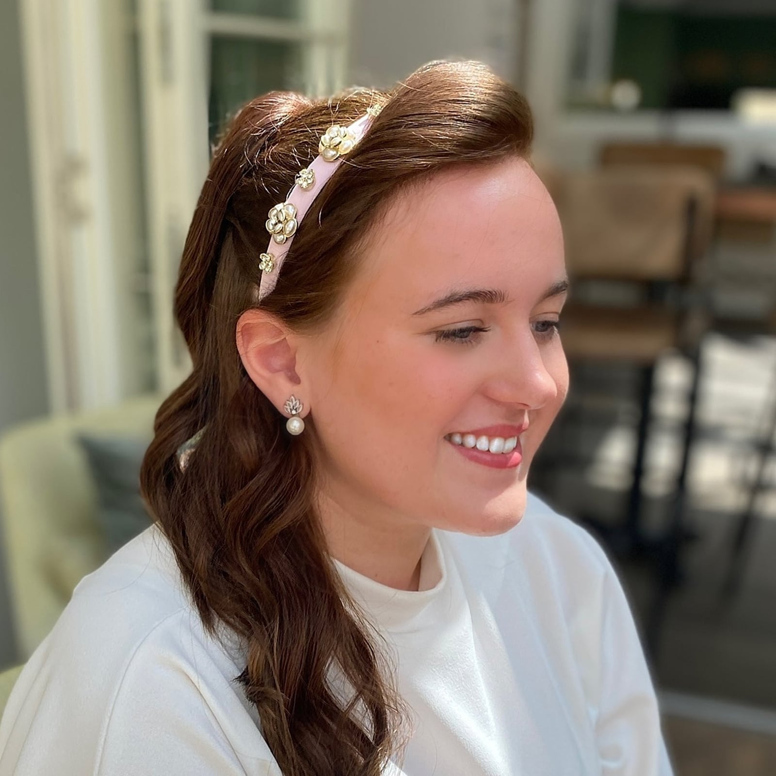 Mid-Back Wavy Hair With Blonde Highlights And Ponytail Mid-Back Wavy Hair With Blonde Highlights And Ponytail — Padded Headband Hairstyles 2027