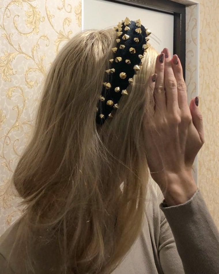 Shoulder Length Blonde Hair With Studded Headband, Wavy Shoulder Length Blonde Hair With Studded Headband, Wavy — Padded Headband Hairstyles 2027