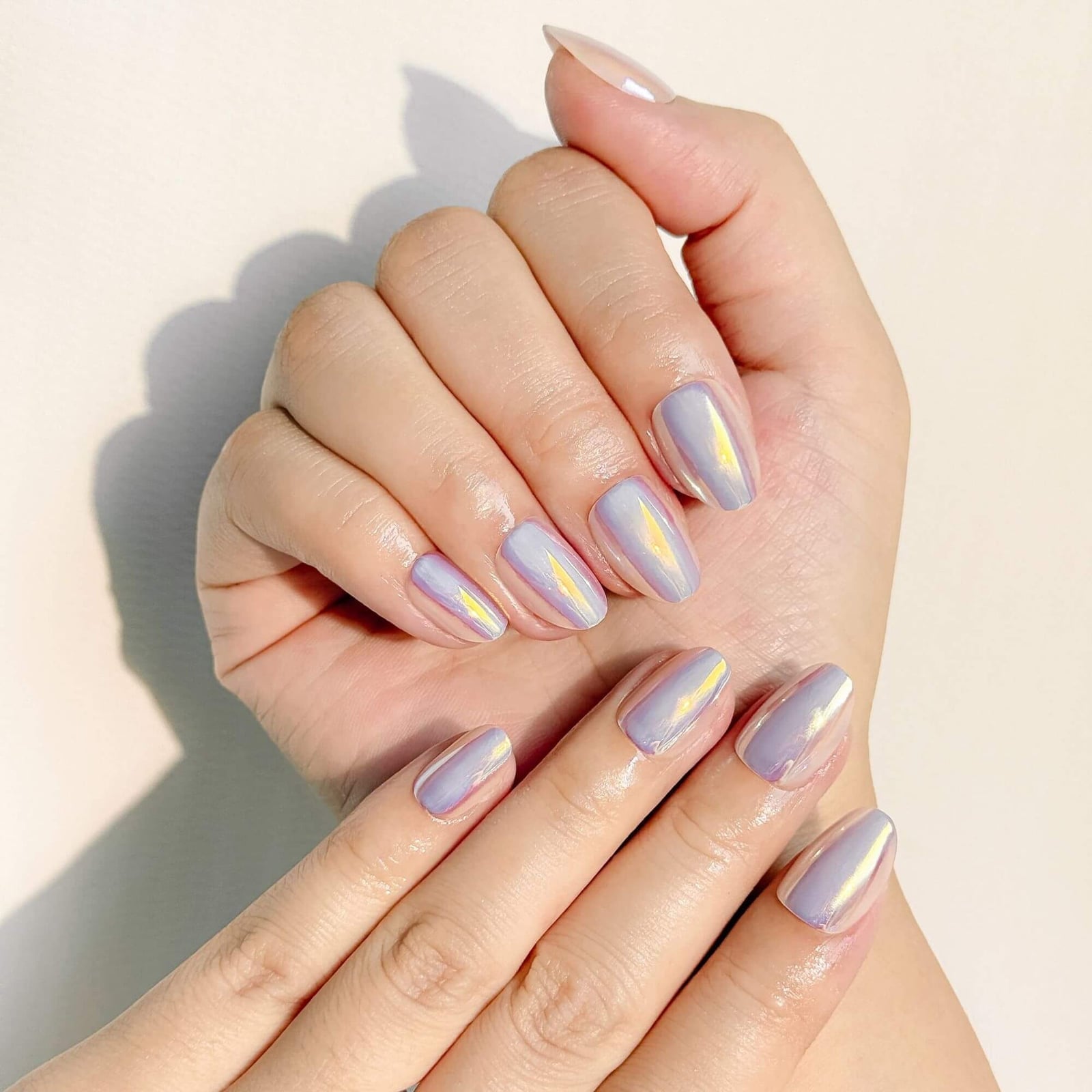 Iridescent Pastel Lavender Chrome Coffin Nails Iridescent Pastel Lavender Chrome Coffin Nails — Pastel Chrome Nails 2027