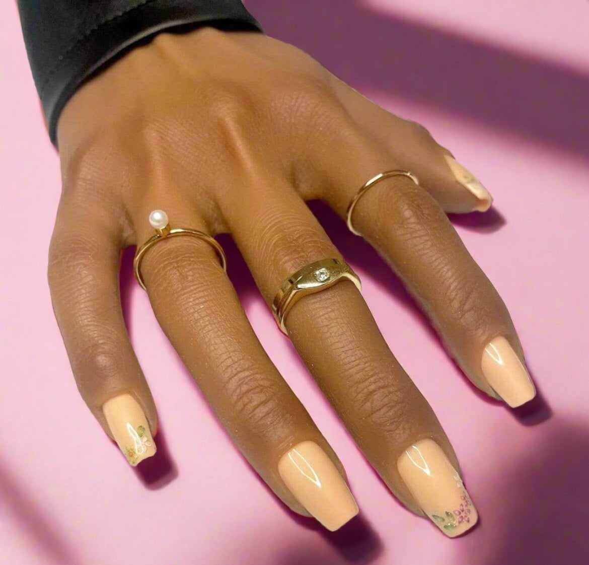 Peach Coffin Nails with Floral Accents and Gold Lines Peach Coffin Nails with Floral Accents and Gold Lines — Peach Coffin Nails 2027