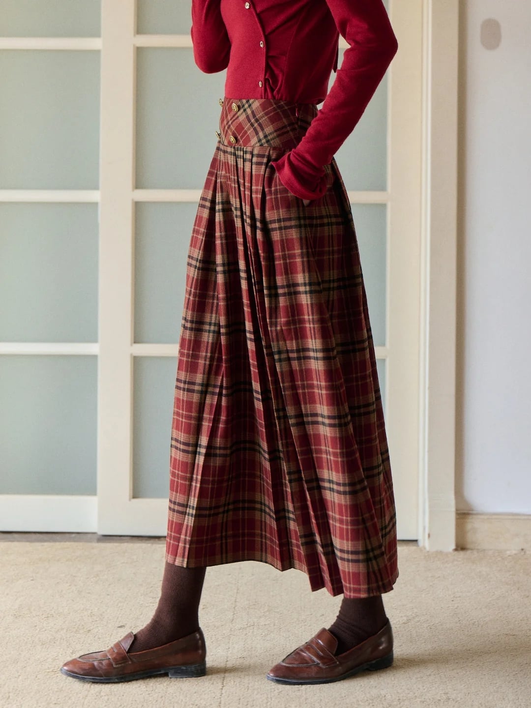 Red Black Beige Plaid Pleated Maxi Skirt With Cardigan Red Black Beige Plaid Pleated Maxi Skirt With Cardigan — Plaid Pleated Skirt Outfits 2027