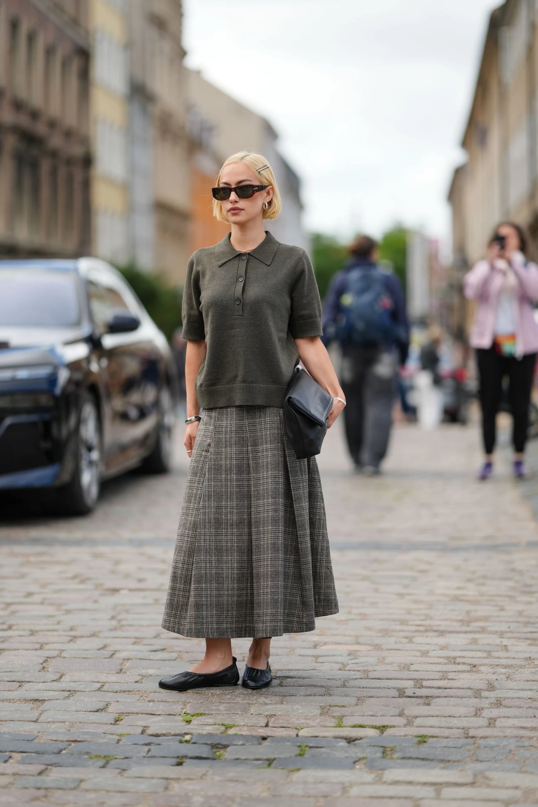 Gray and Brown Plaid Pleated Long Skirt With Polo Shirt Gray and Brown Plaid Pleated Long Skirt With Polo Shirt — Plaid Pleated Skirt Outfits 2027