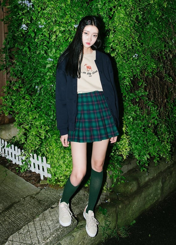 Green Plaid Mini Skirt With Cardigan And Sneakers Green Plaid Mini Skirt With Cardigan And Sneakers — Plaid Tennis Skirt Outfits 2027