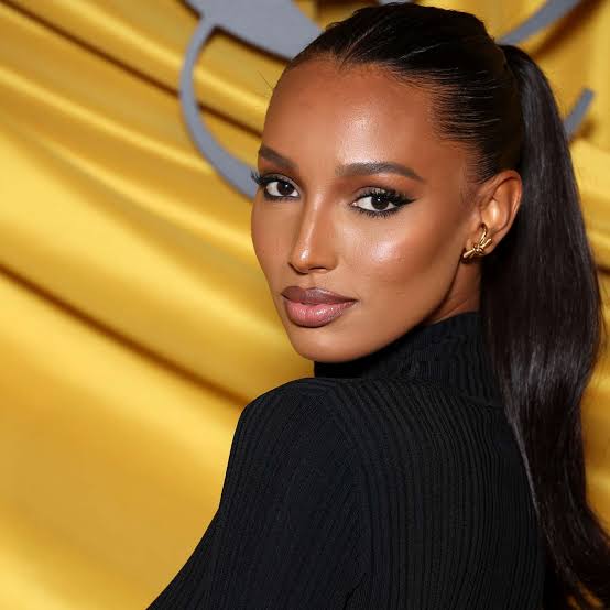 Sleek Dark Brown High Ponytail Sleek Dark Brown High Ponytail — Ponytail Hairstyles 2027 for Long Hair