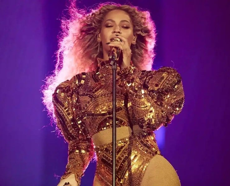 Gold Embellished Bodysuit with Puffed Shoulders, Close-Up Take Gold Embellished Bodysuit with Puffed Shoulders, Close-Up Take — Pop Concert Outfits 2027