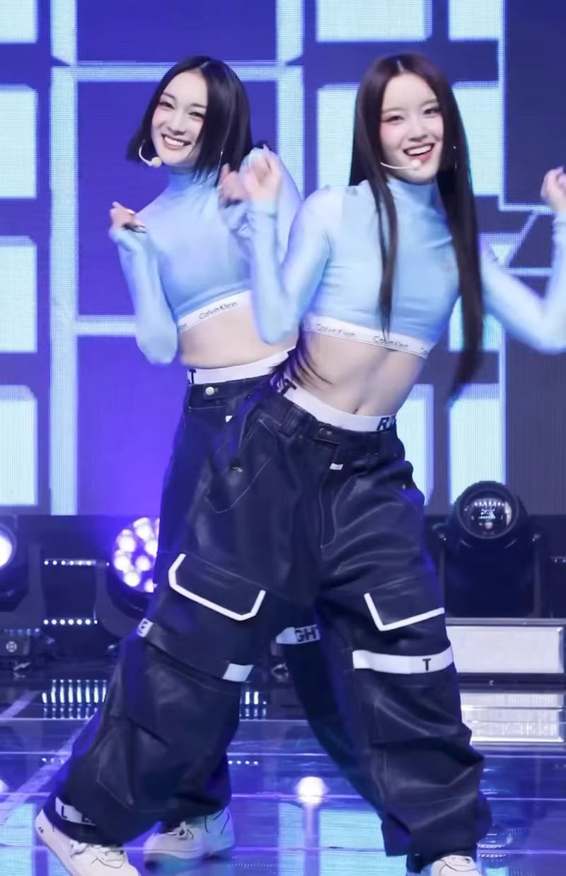 Blue Mock Neck Crop Tops and Baggy Cargo Pants Blue Mock Neck Crop Tops and Baggy Cargo Pants — Pop Concert Outfits 2027