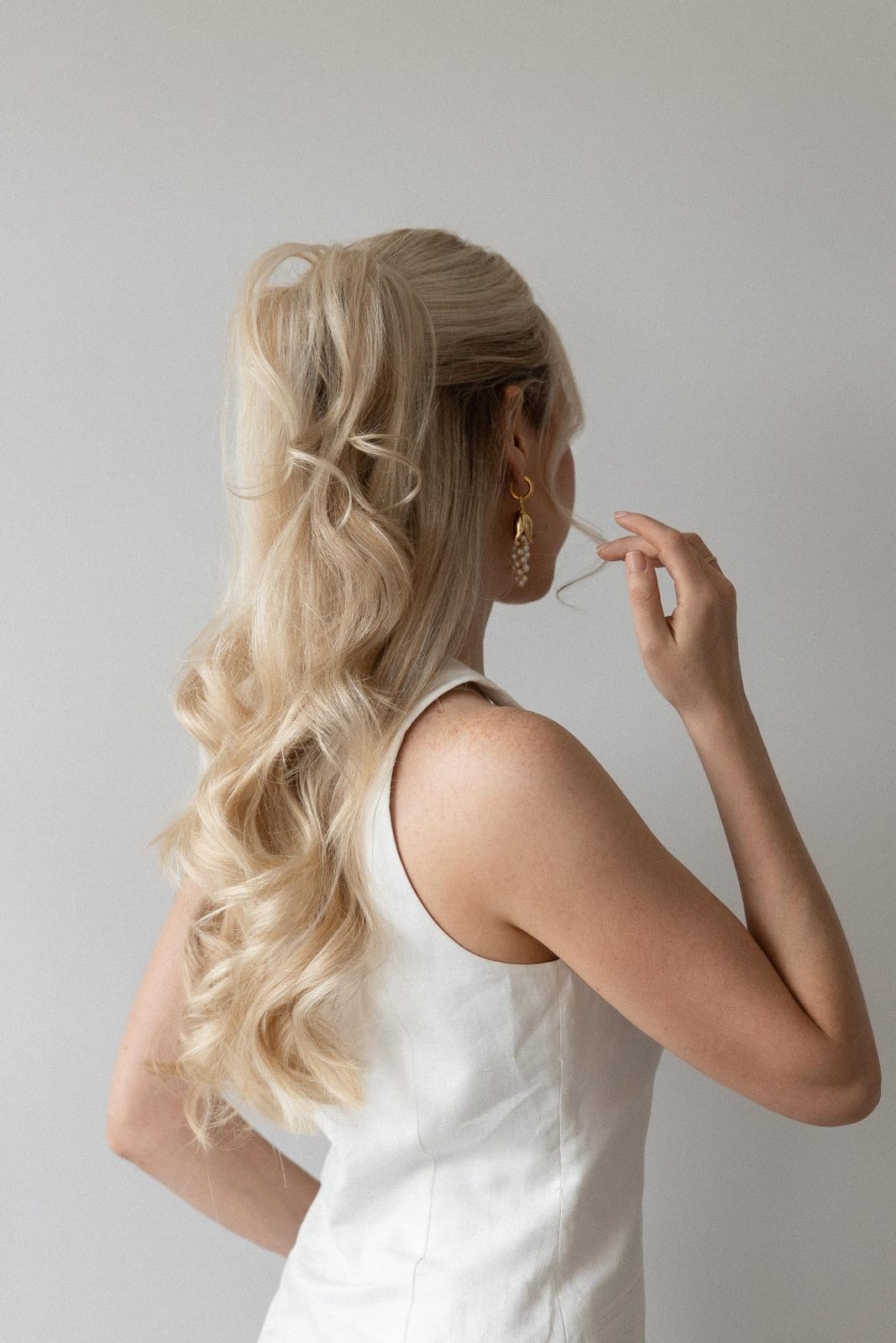 Ash Blonde Half-Up Claw Clip Waves, Long Ash Blonde Half-Up Claw Clip Waves, Long — Quick Quinceanera Hairstyles 2027