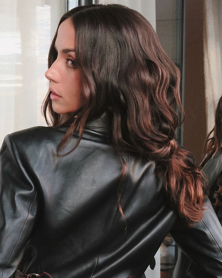 Mid-Back Dark Brown Waves With Auburn Highlights Mid-Back Dark Brown Waves With Auburn Highlights — Red Carpet Hairstyles 2027
