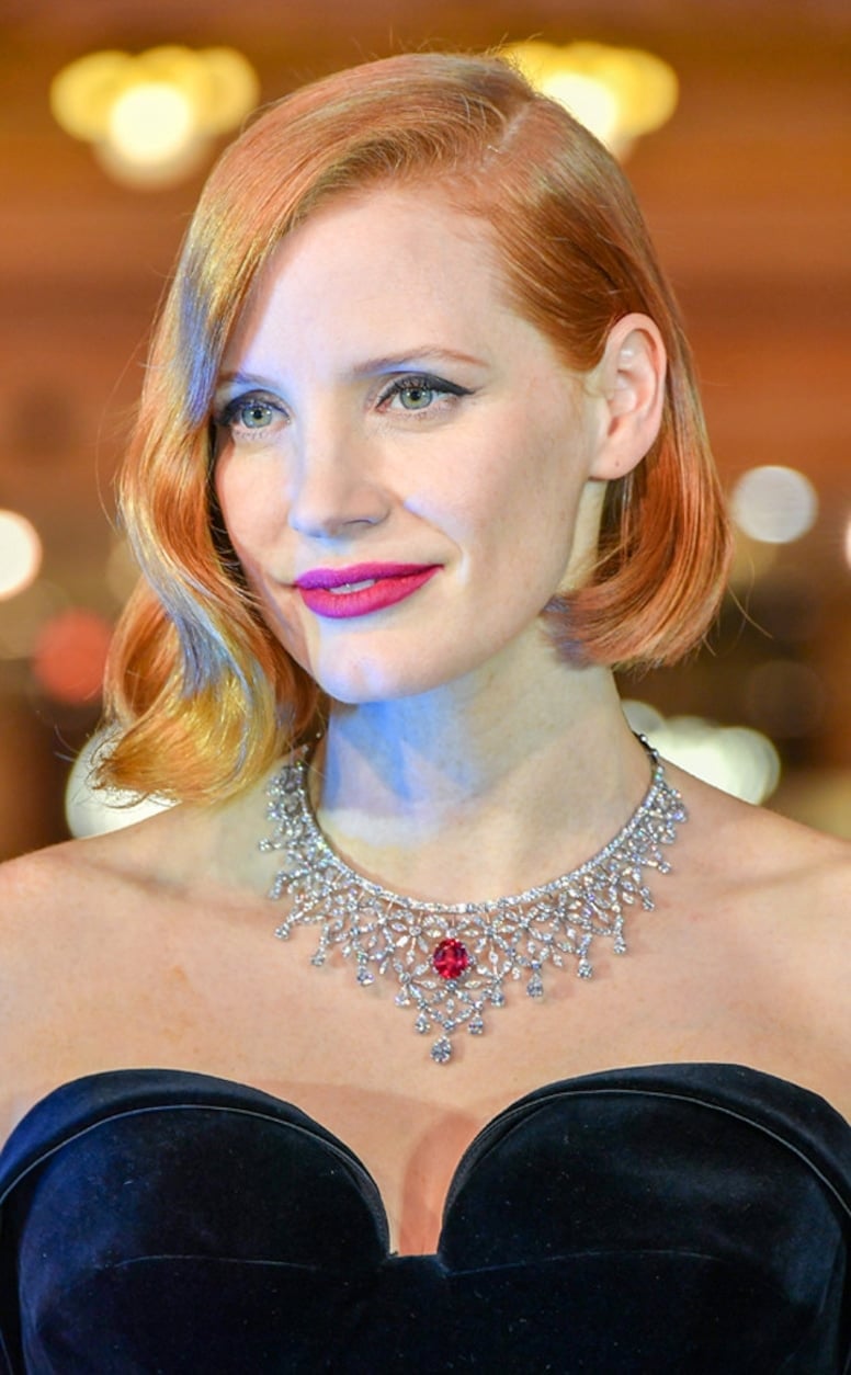 Chin-Length Strawberry Blonde Bob With Vintage Waves, Side-Swept Chin-Length Strawberry Blonde Bob With Vintage Waves, Side-Swept — Red Carpet Hairstyles 2027