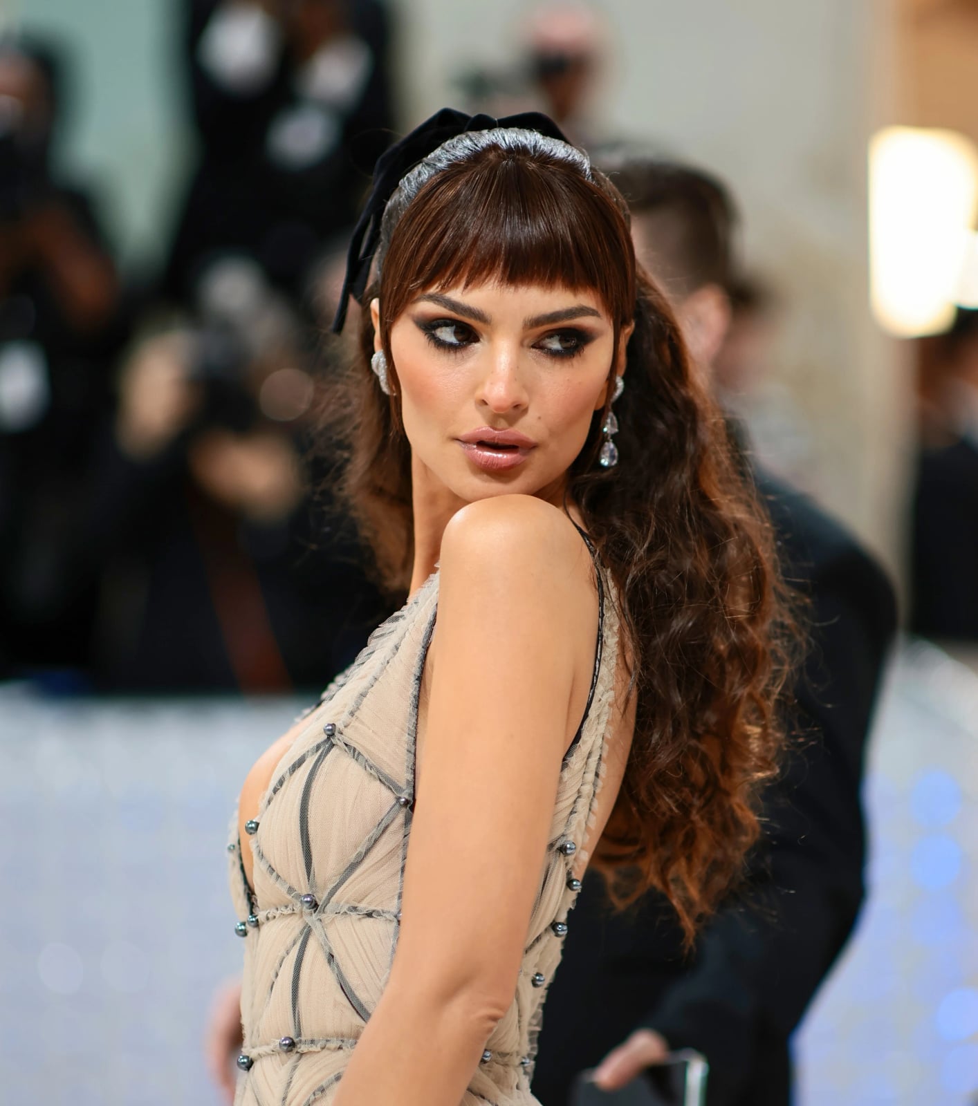 Mid-Back Ponytail With Blunt Bangs Mid-Back Ponytail With Blunt Bangs — Red Carpet Hairstyles 2027