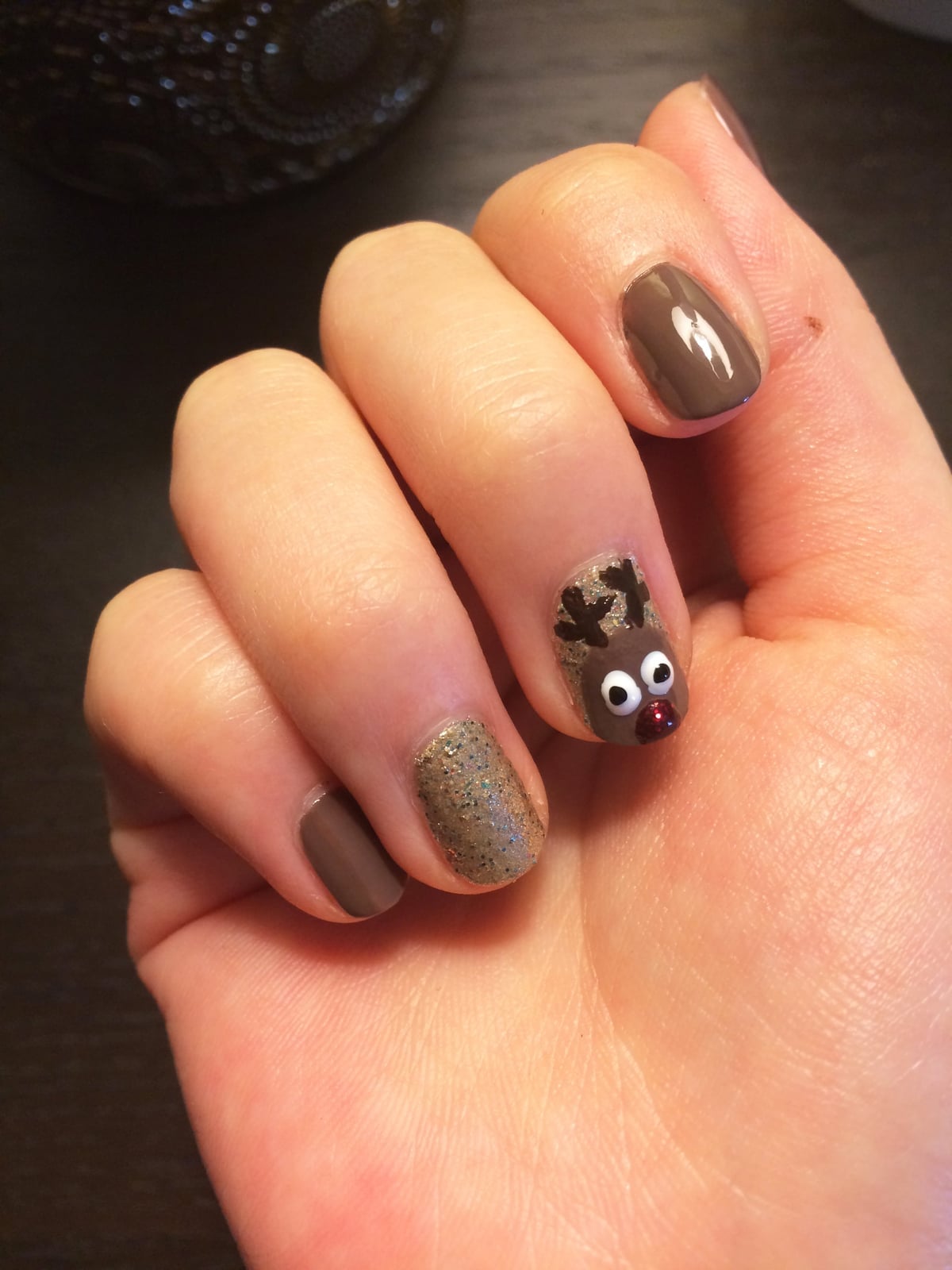 Short Square Beige Reindeer Face Glitter Nails, Brown Short Square Beige Reindeer Face Glitter Nails, Brown — Reindeer Nails 2026