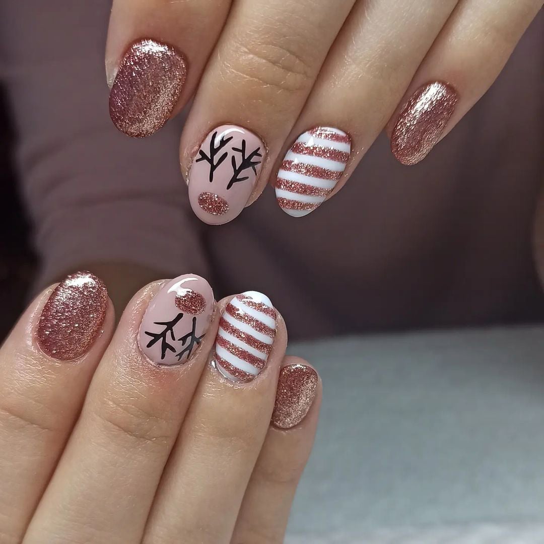 Short Oval Nude Reindeer Face Stripe Glitter Nails Short Oval Nude Reindeer Face Stripe Glitter Nails — Reindeer Nails 2026