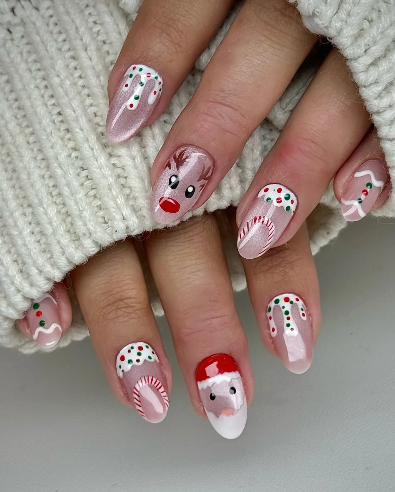 Medium Almond Off-White Reindeer Santa Hat Nails Medium Almond Off-White Reindeer Santa Hat Nails — Reindeer Nails 2026