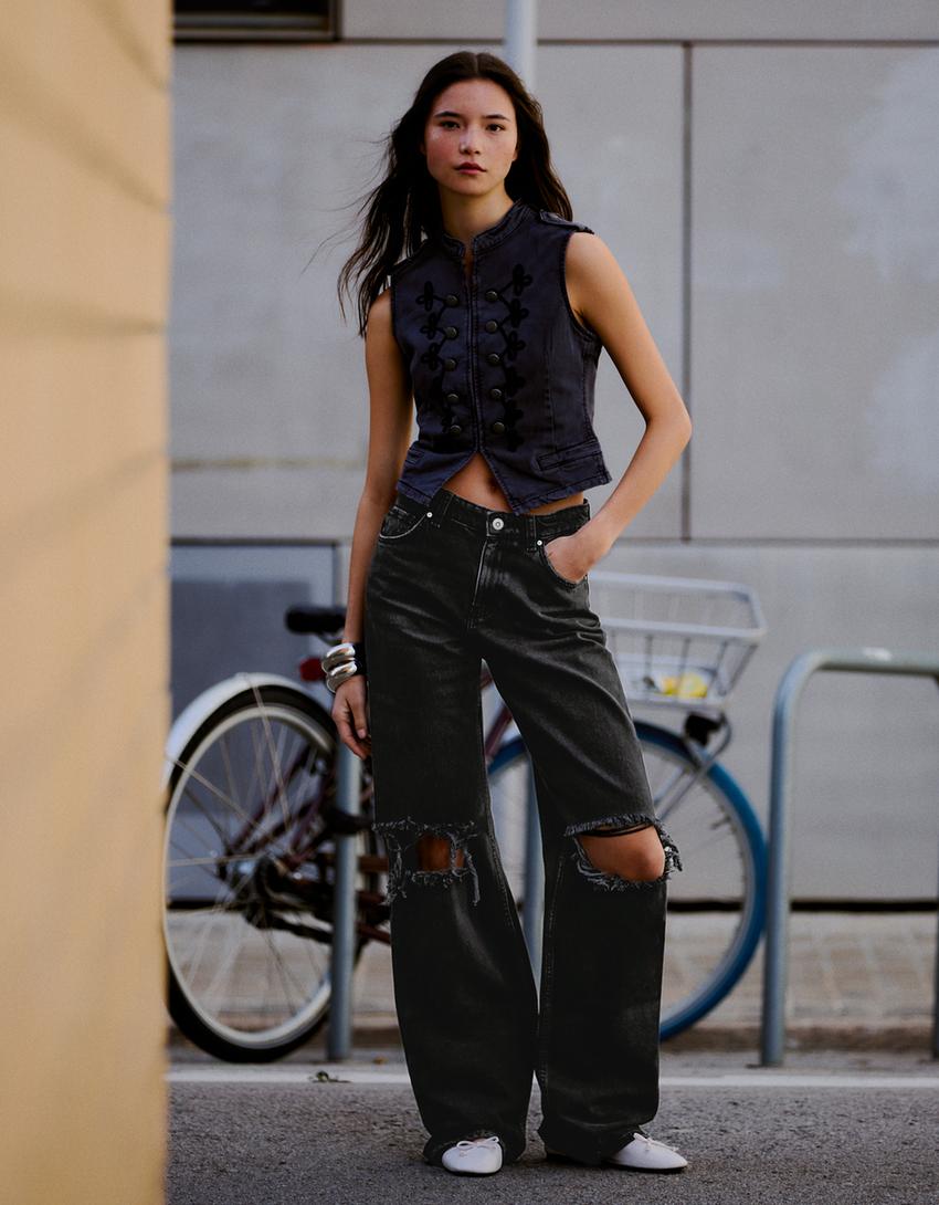 Dark blue wide-leg ripped jeans with cropped vest Dark blue wide-leg ripped jeans with cropped vest — Ripped Jeans 2027