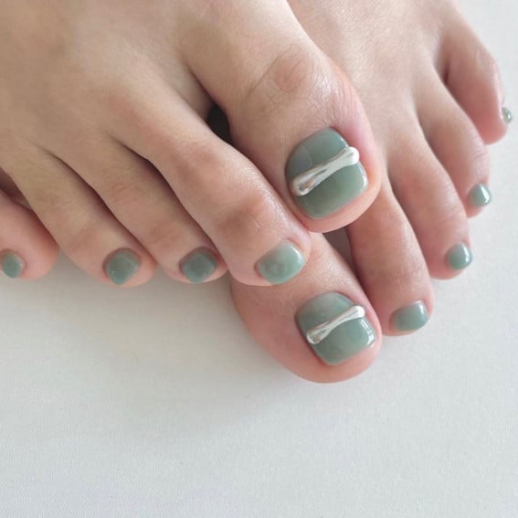 Sage Green With Silver Chrome Stripe Toenails Sage Green With Silver Chrome Stripe Toenails — Sage Green Toe Nails 2027