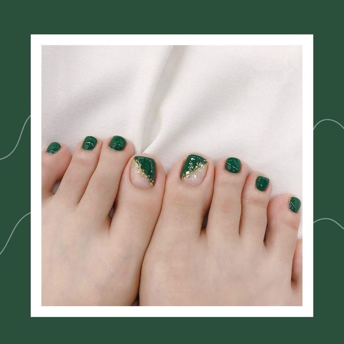 Dark Green With Clear Gold Foil Accent Nails Dark Green With Clear Gold Foil Accent Nails — Sage Green Toe Nails 2027