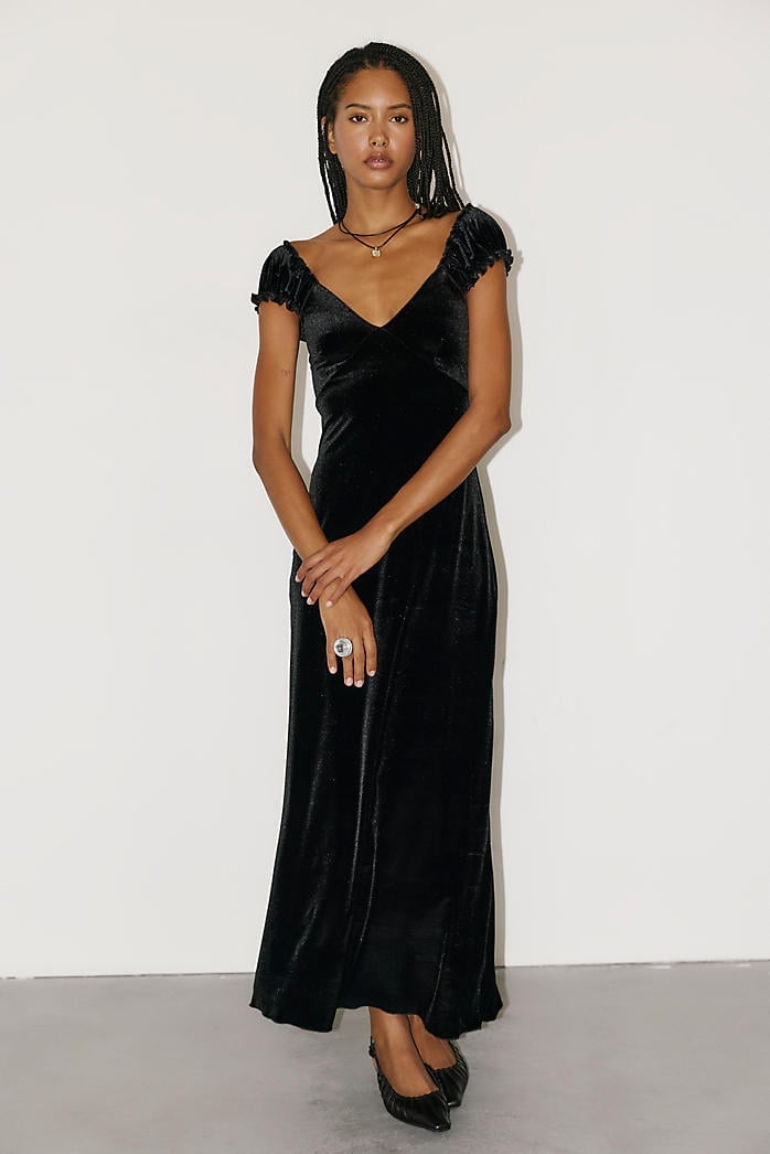 Black velvet empire waist maxi dress with puffed sleeves Black velvet empire waist maxi dress with puffed sleeves — Semi Formal Dress 2027 for School Dance