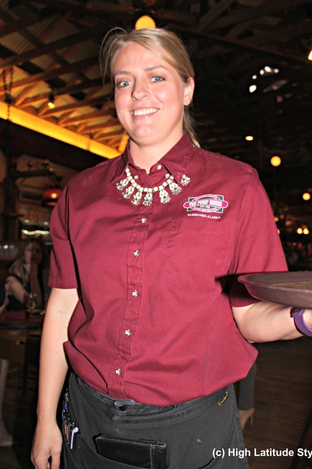Maroon Shirt With Restaurant Logo And Black Apron Maroon Shirt With Restaurant Logo And Black Apron — Server Outfits 2027