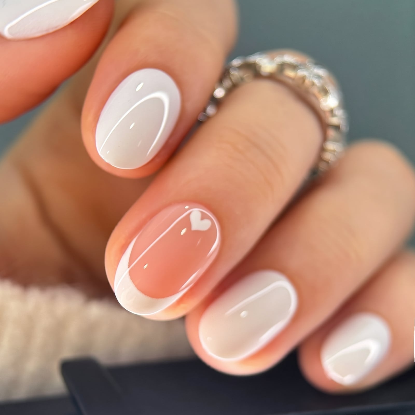 Short Oval Nails With Tiny White Heart Short Oval Nails With Tiny White Heart — Short Heart Oval Nails 2027