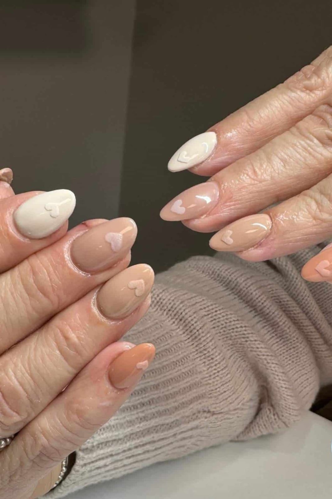 Short Oval Nails With 3D Nude Peach Hearts Short Oval Nails With 3D Nude Peach Hearts — Short Heart Oval Nails 2027