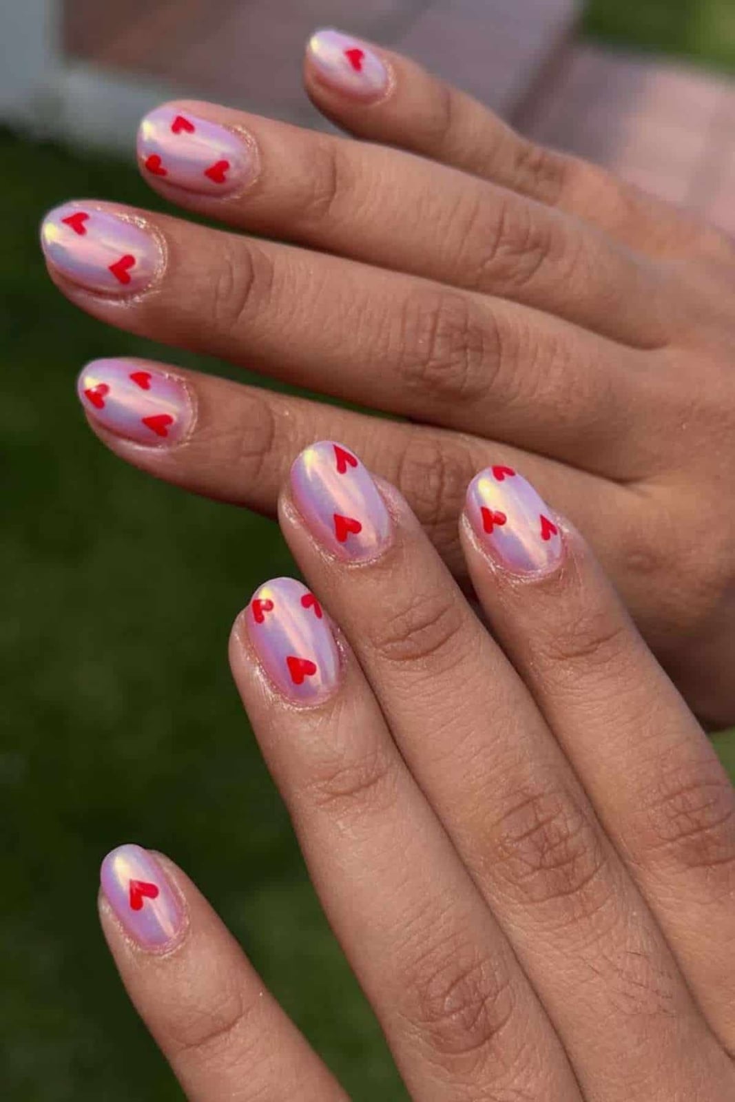 Short Oval Nails Iridescent Pink With Red Hearts Short Oval Nails Iridescent Pink With Red Hearts — Short Heart Oval Nails 2027