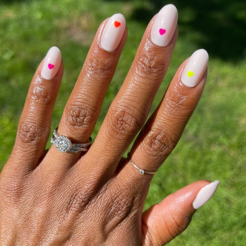 Short Oval Nails Pale Pink With Neon Hearts Short Oval Nails Pale Pink With Neon Hearts — Short Heart Oval Nails 2027