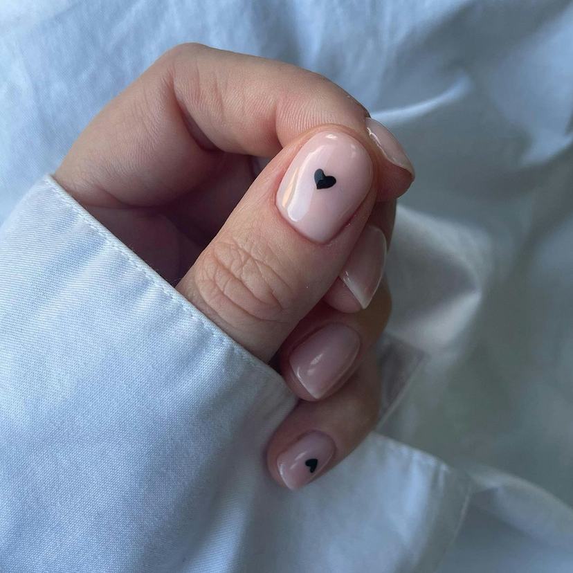 Short Oval Nails With Minimalist Black Heart Short Oval Nails With Minimalist Black Heart — Short Heart Oval Nails 2027