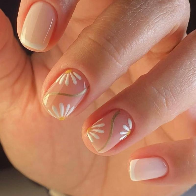 Sheer Pink with Daisy Art and Gold Line Nails Sheer Pink with Daisy Art and Gold Line Nails — Short Peach Nails 2027