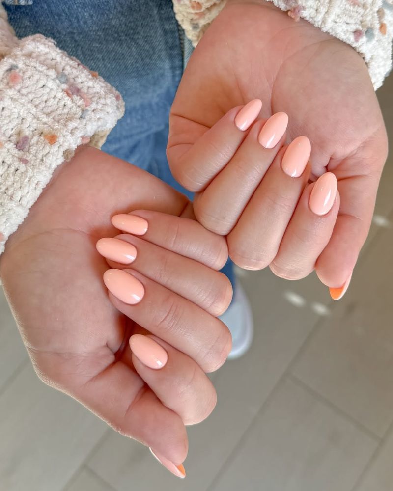 Light Peach Glossy Short Oval Nails Light Peach Glossy Short Oval Nails — Short Peach Nails 2027