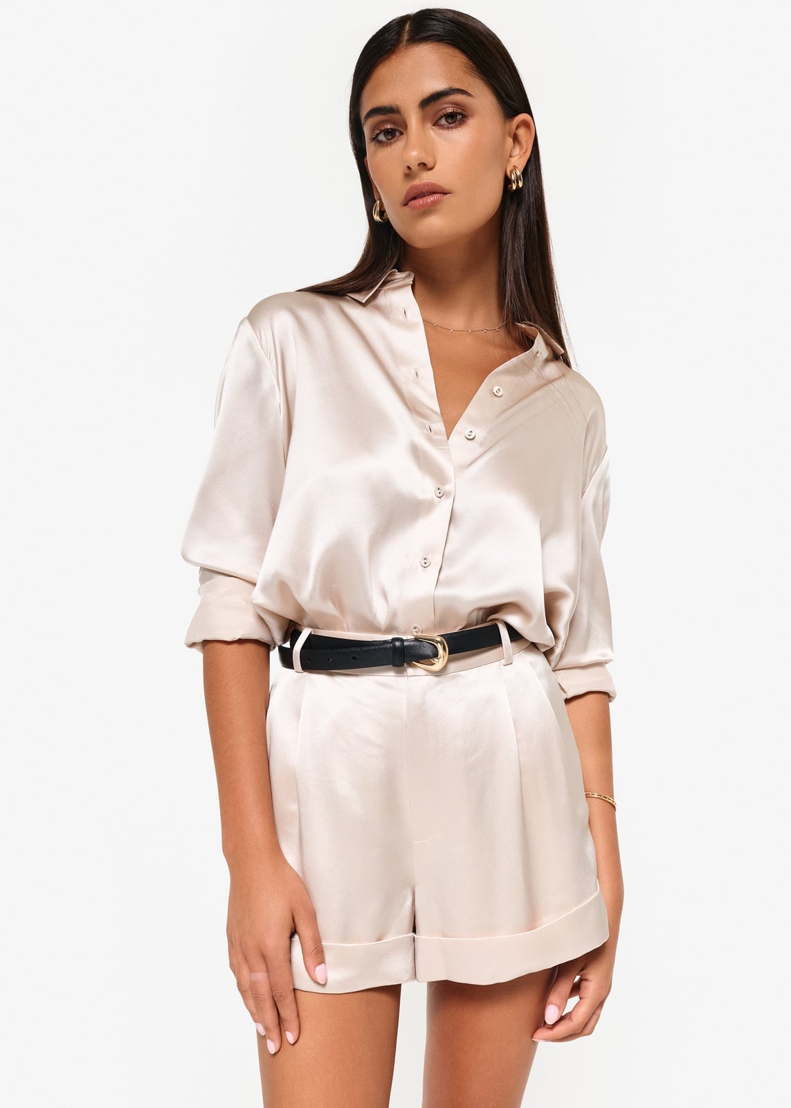 Oversized beige silk shirt with matching high-waisted shorts Oversized beige silk shirt with matching high-waisted shorts — Silk Blouse Outfits 2027