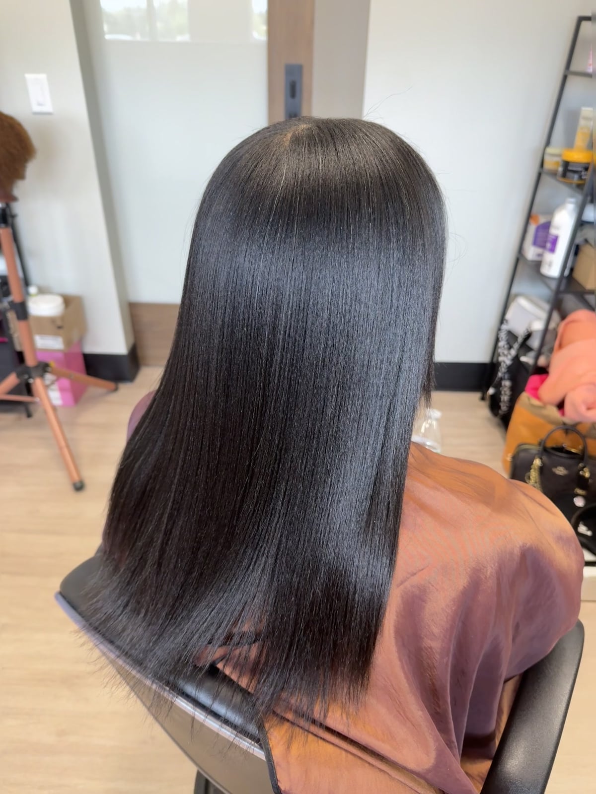 Mid-Back Long Layers Glossy Shine Mid-Back Long Layers Glossy Shine — Silk Press 2027