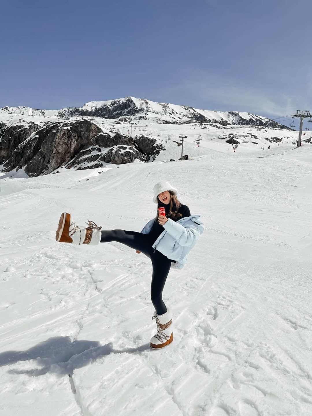 Light blue puffer jacket with tan moon boots Light blue puffer jacket with tan moon boots — Ski Trip Outfits 2027